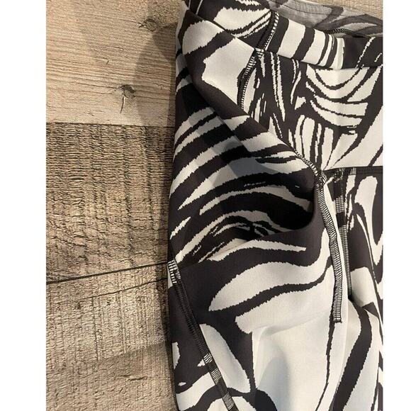 NWT Lululemon Swift Speed High-Rise Tight 28" in Jacquard | Size 0 - Picture 10 of 16